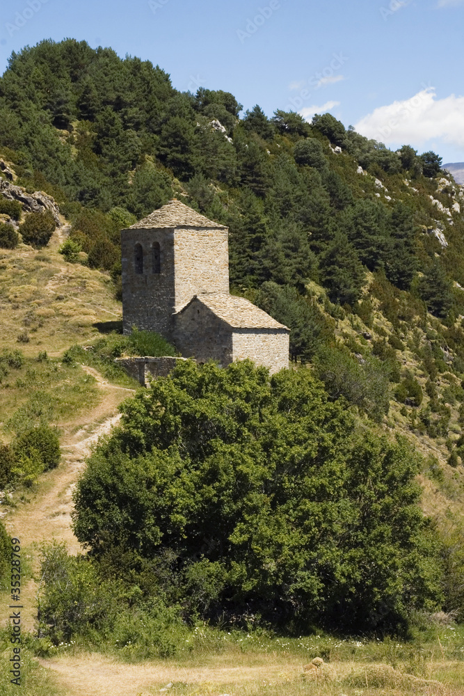Ermita en Pirineos
