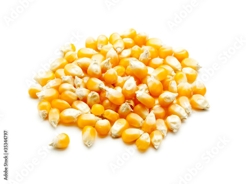 Valokuva Mais Körner isoliert auf weiß