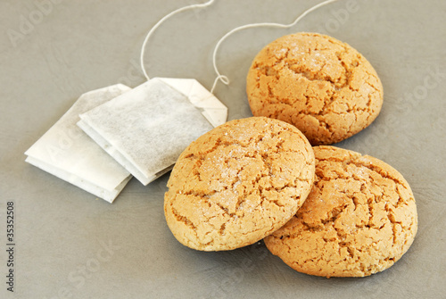 appetizing oatmeal cookies with tee bags