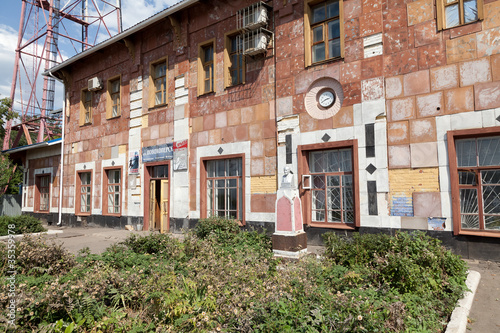 Здание железнодорожного вокзала в городе Новохопёрск.