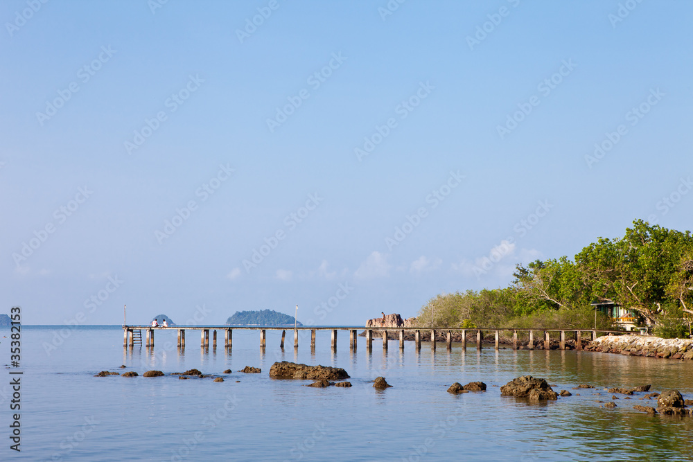 Naklejka premium Bridge at Chang Island, Thailand