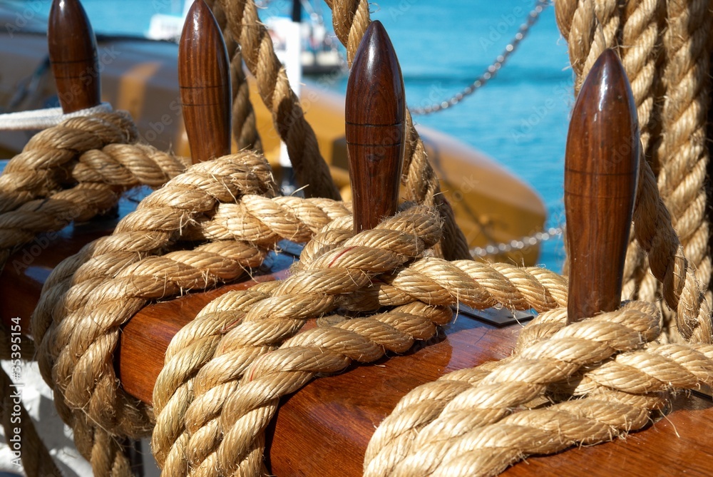 Yacht's ropes and tackles