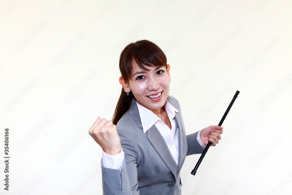 指示棒を持ちガッツポーズをしているオフィスレディー 指示棒を持ちガッツポーズをしているオフィスレディー