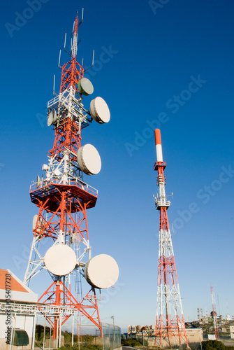 duas antenas de comunicações photo