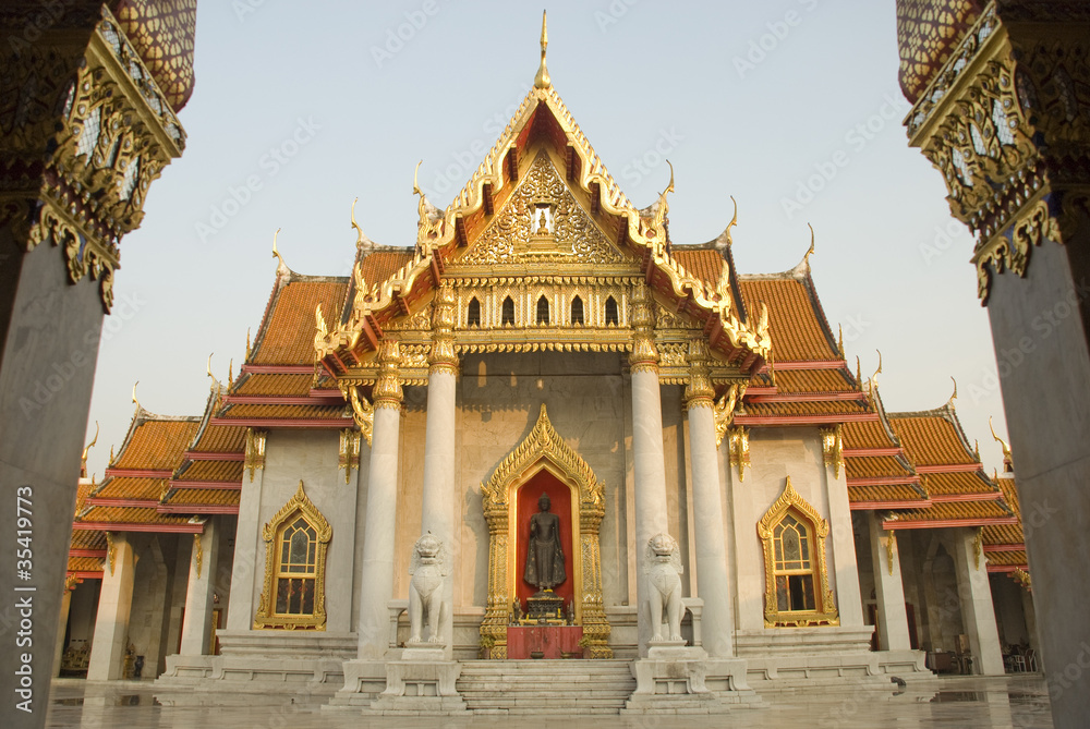Fototapeta premium Thai Temple_Wat Benjamabophit.jpg