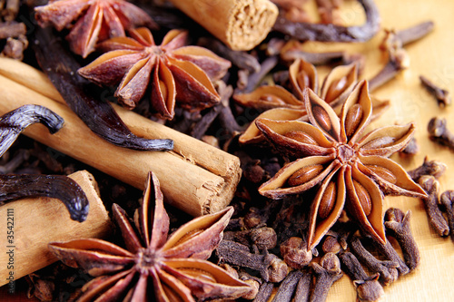 Fototapeta Naklejka Na Ścianę i Meble -  Orientalische Gewürze - Oriental Spices