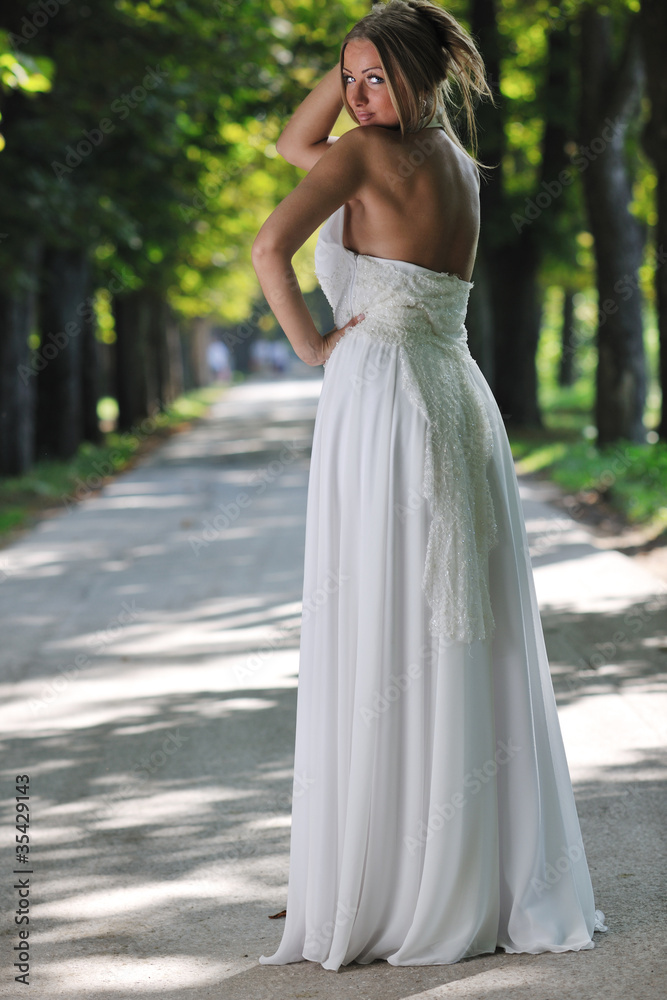 Fototapeta premium beautiful bride outdoor