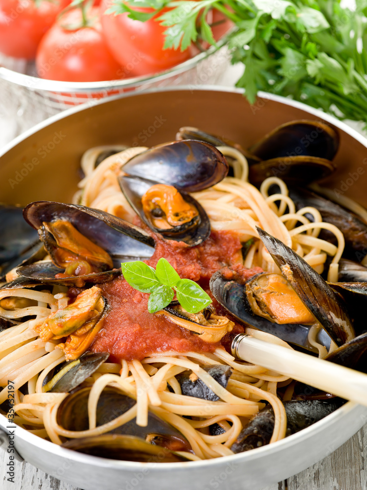 spaghetti with mussels and tomato sauce over casserole spaghetti with mussels and tomato sauce over casserole