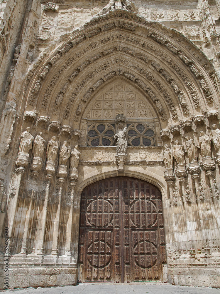 puerta de la catedral de palencia,españa