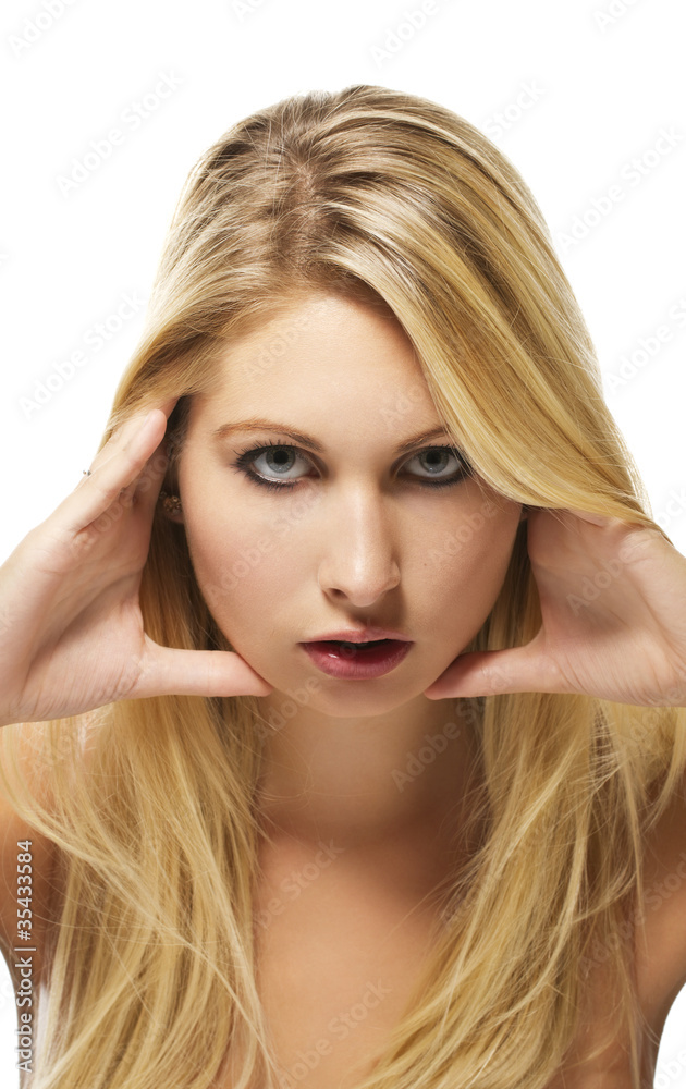portrait einer schönen blonden frau vor weissem hintergrund portrait einer schönen blonden frau vor weissem hintergrund
