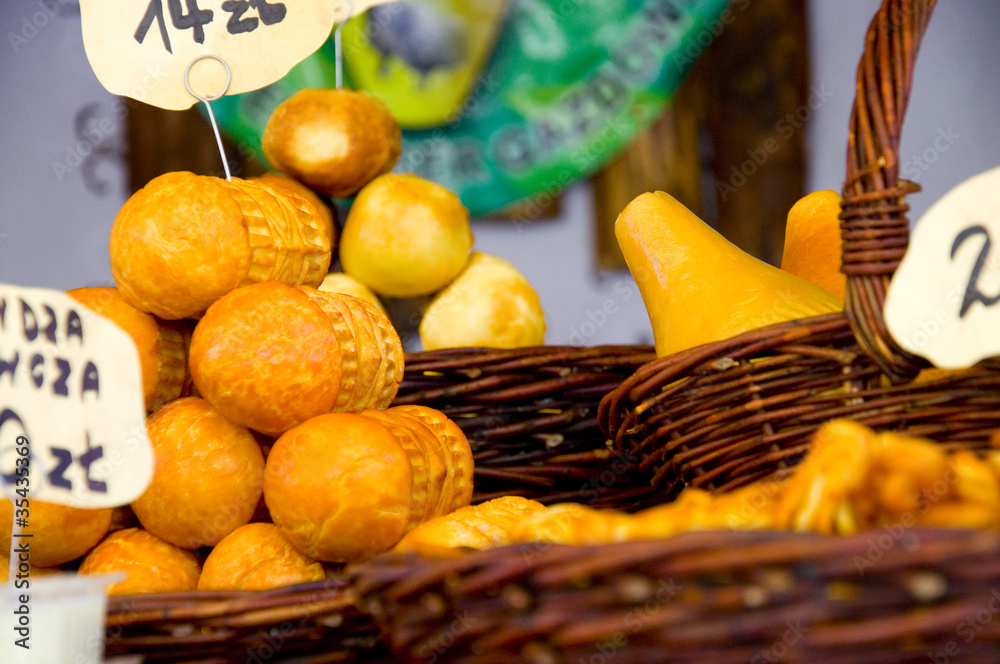 Oscypek Käse Marktstand StockFoto Adobe Stock