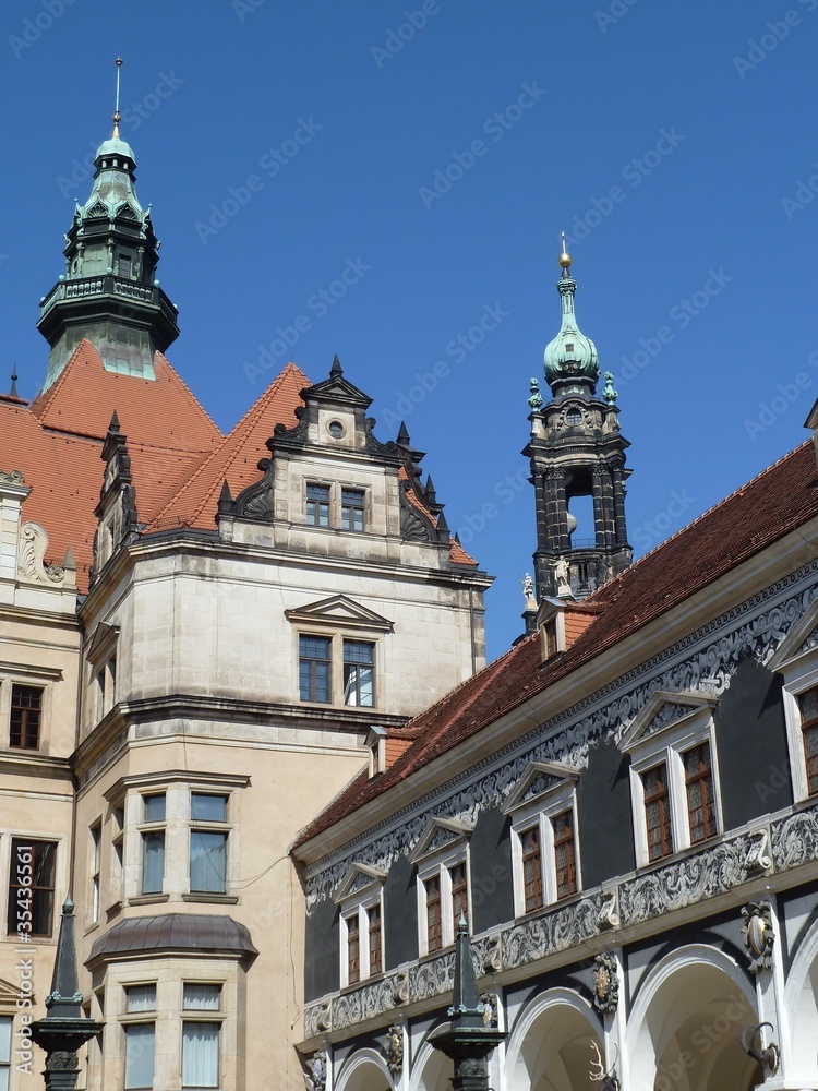 Georgenbau und Hofkirche vom Stallhof gesehen