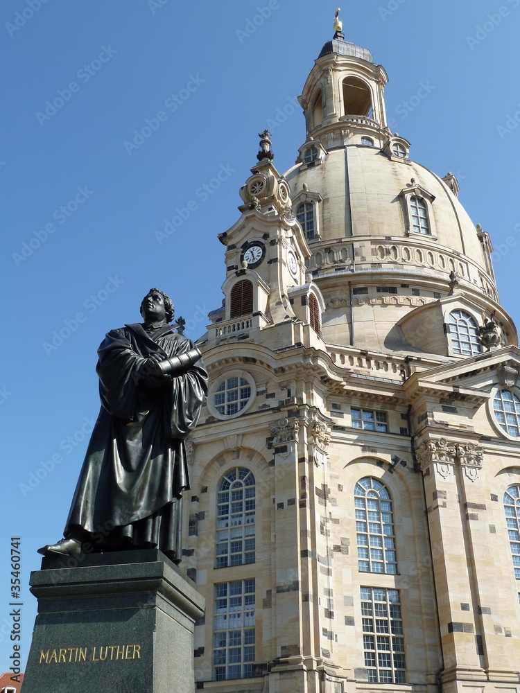 Luther vor der Frauenkirche in Dresden