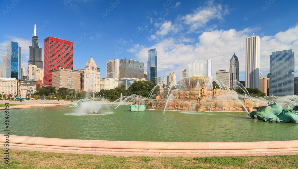 Fototapeta premium Grant Park Downtown Chicago Skyline