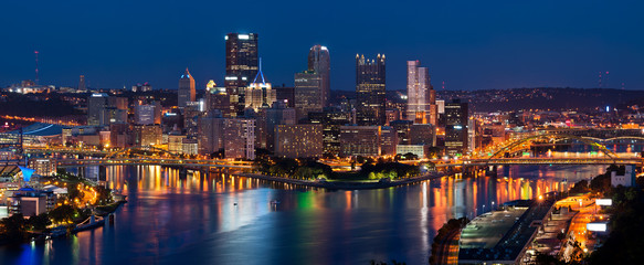 Pittsburgh skyline panorama.