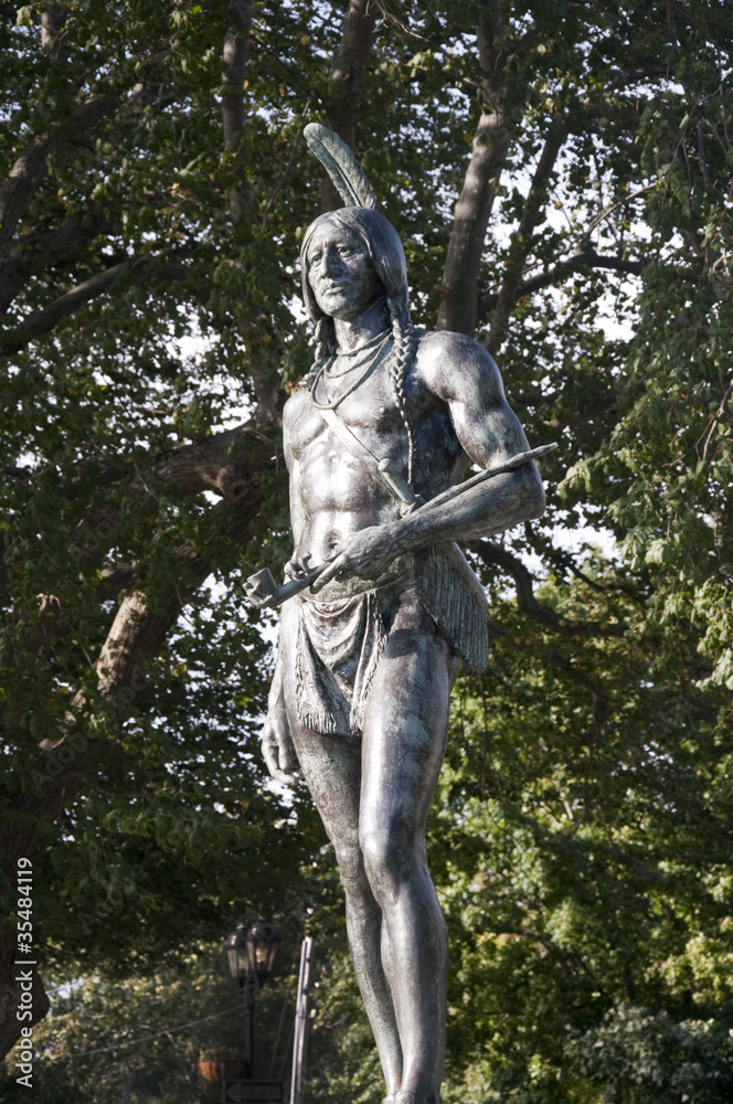 Fototapeta premium Statue to Massasoit in Plymouth Massachusetts USA