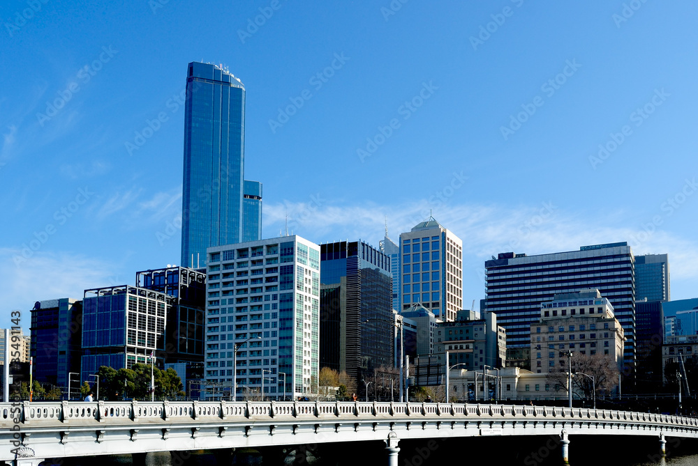 Fototapeta premium Melbourne Skyline and Queens Bridge