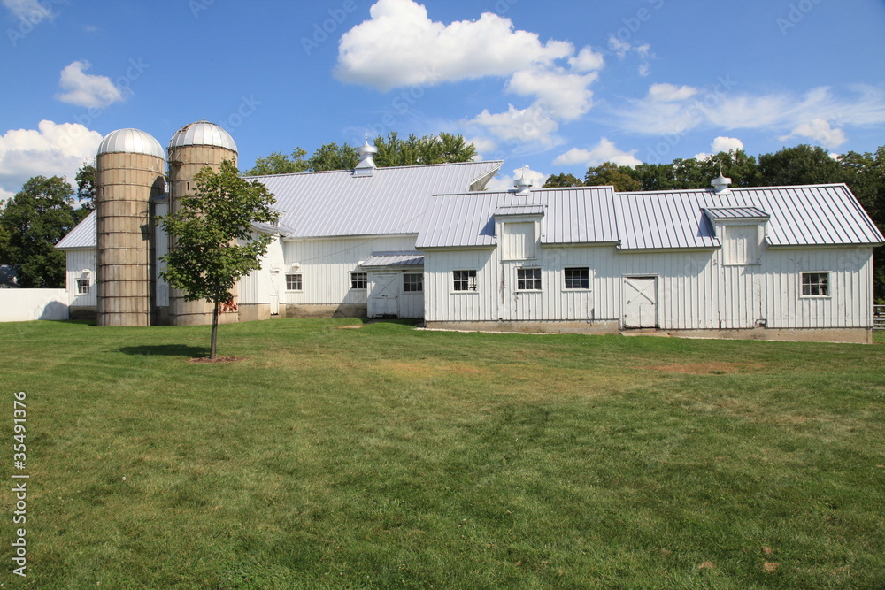 Attractive working farm in the Midwest Attractive working farm in the Midwest