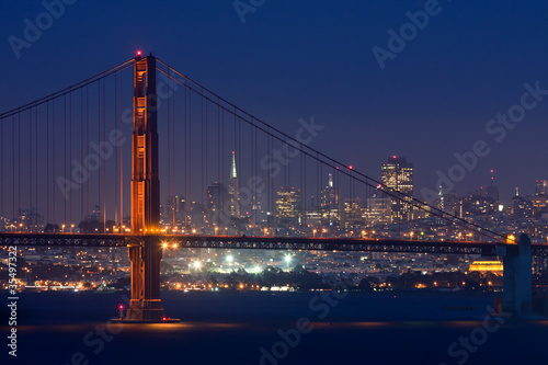 Golden gate Bridge bei Nacht