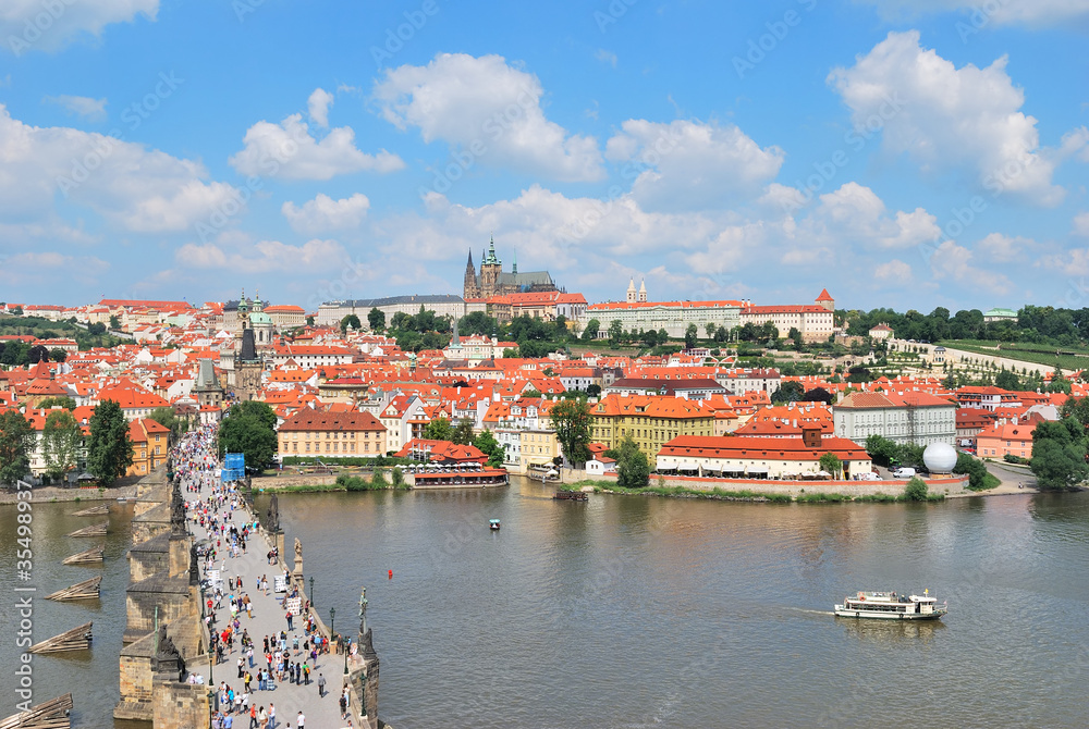 Obraz premium Vltava river and Prague Castle