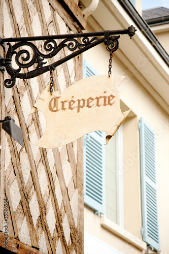 Fotografía Creperie sign on historic house in Chartres, France