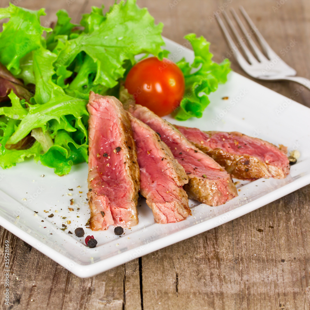 Steakstreifen mit Salat
