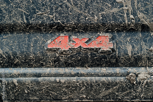 Dirty 4x4 logo