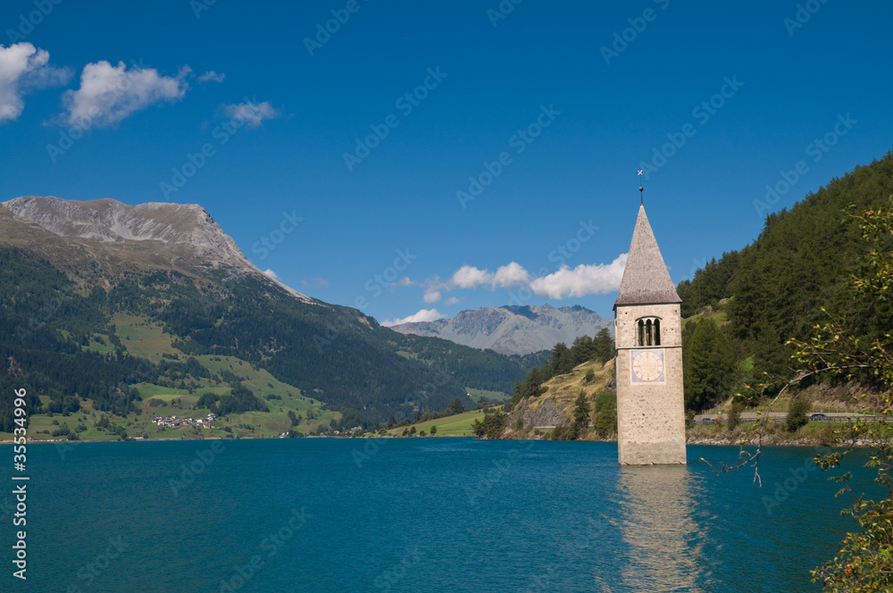 der Reschensee mit dem Kirchturm von Alt-Graun