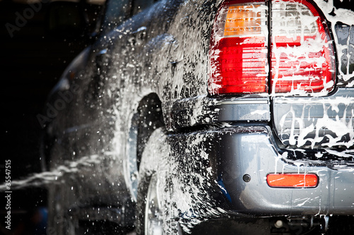 Принти на полотні cars in a carwash