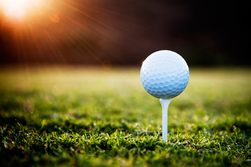 Acrylglasbilder Golf Golfsport auf gepflegtem Fairway  © Kati Finell