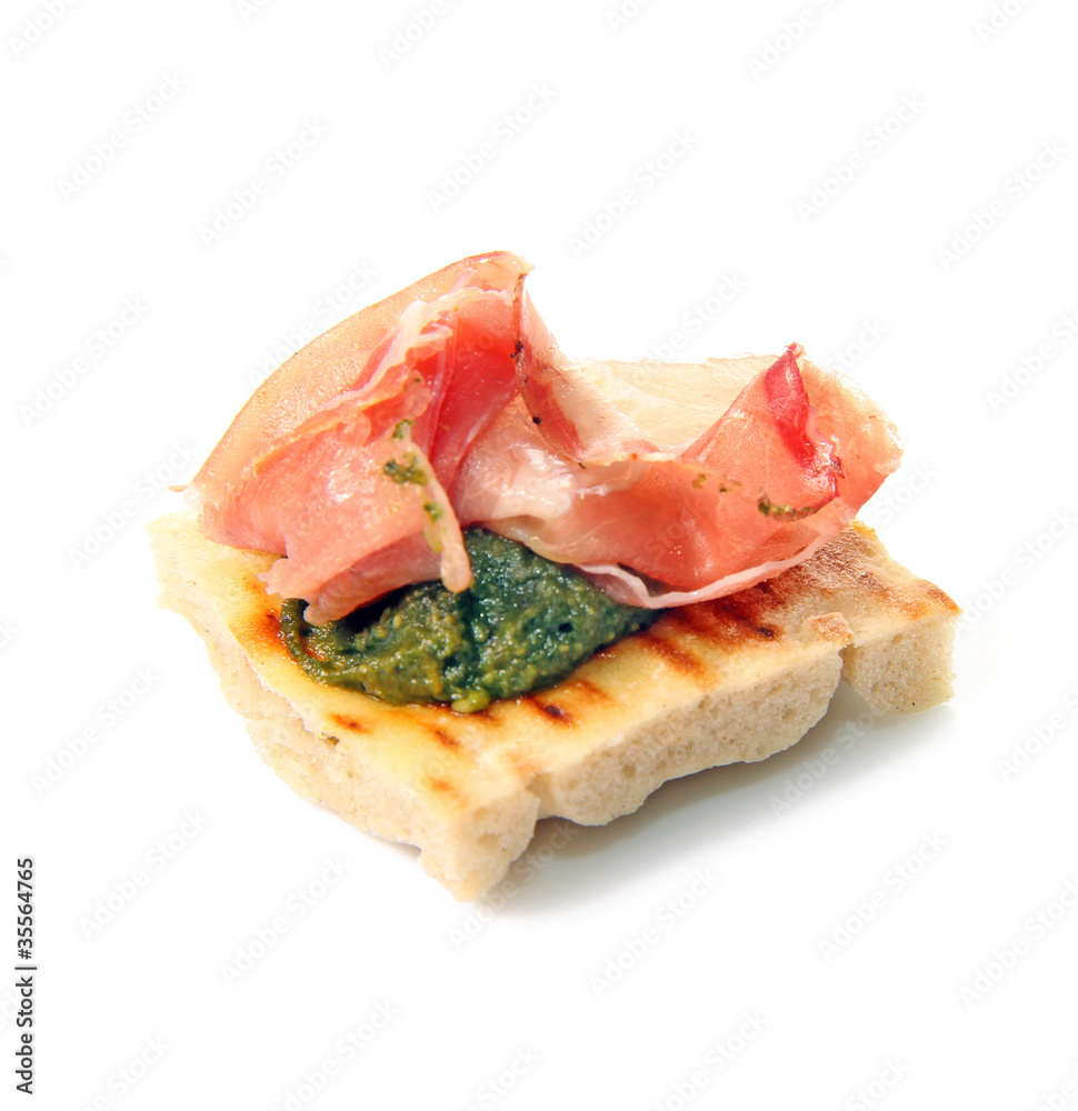 Toast jambon cru crème de basilic Toast jambon cru crème de basilic
