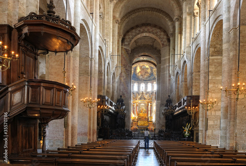 intérieur de la basilique Saint-Sernin deToulouse © thieury