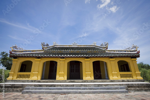 antica pagoda a hue in vietnam