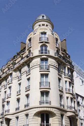Immeuble ancien du quartier de Passy à Paris © Atlantis