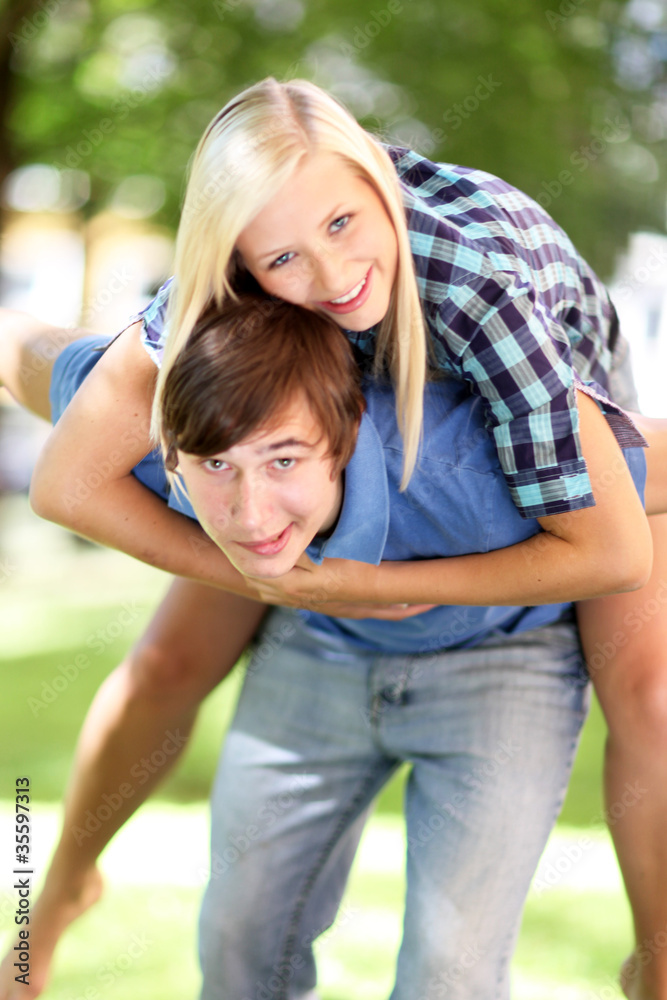 Fototapeta premium Pärchen im grünen