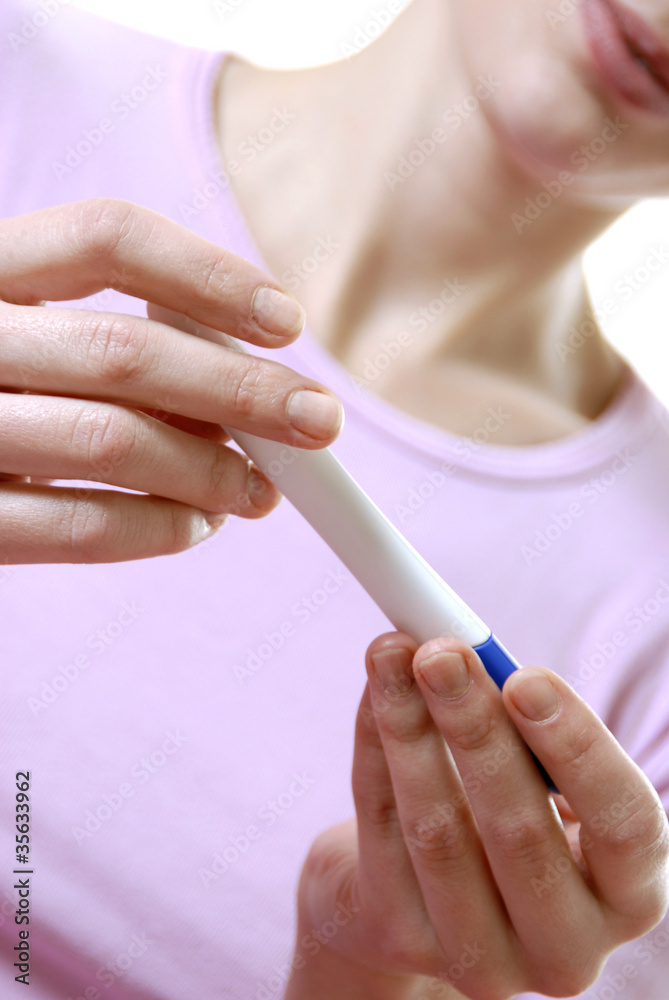 femme test grossesse femme test grossesse