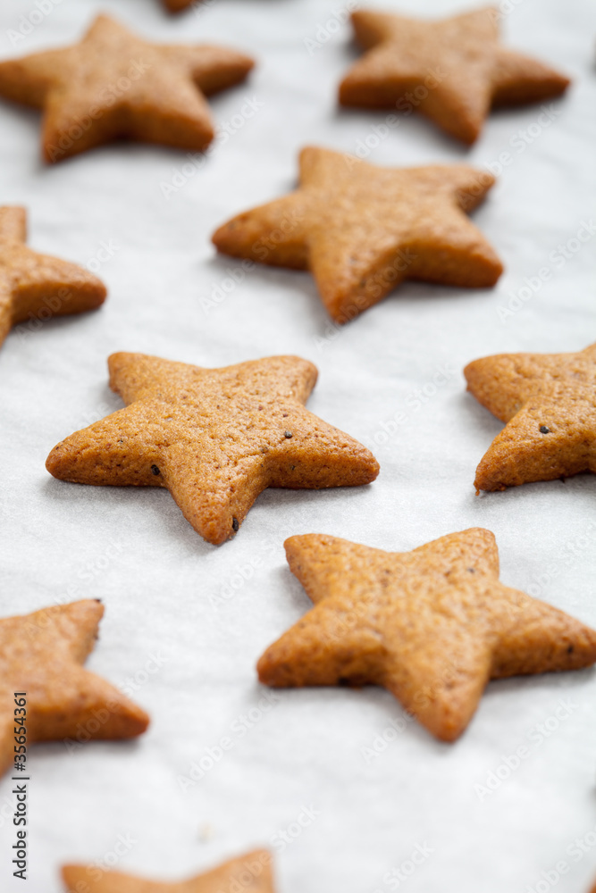 Baking christmas cookies