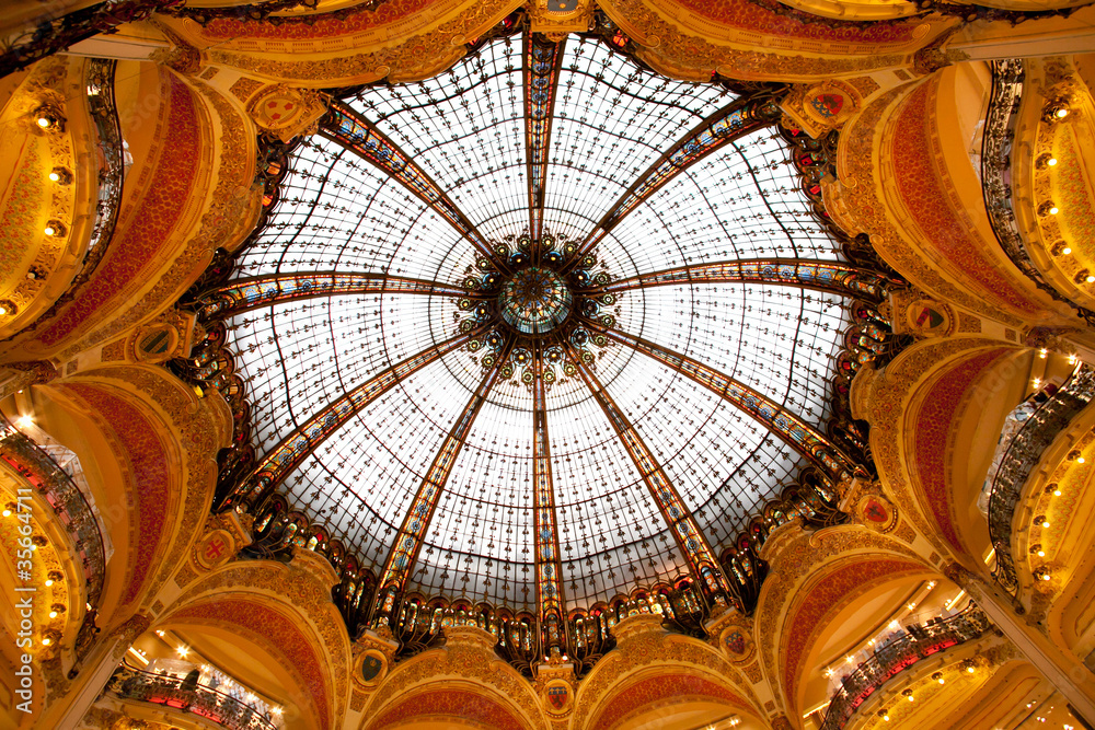 Obraz premium Lafayette Galleries dome in the center of Paris France