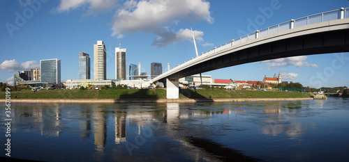 Obraz na płótnie The Vilnius city walking bridge with skyscrapers w salonie