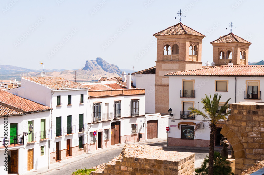 Barrio de Antequera y la peña de los enamorados