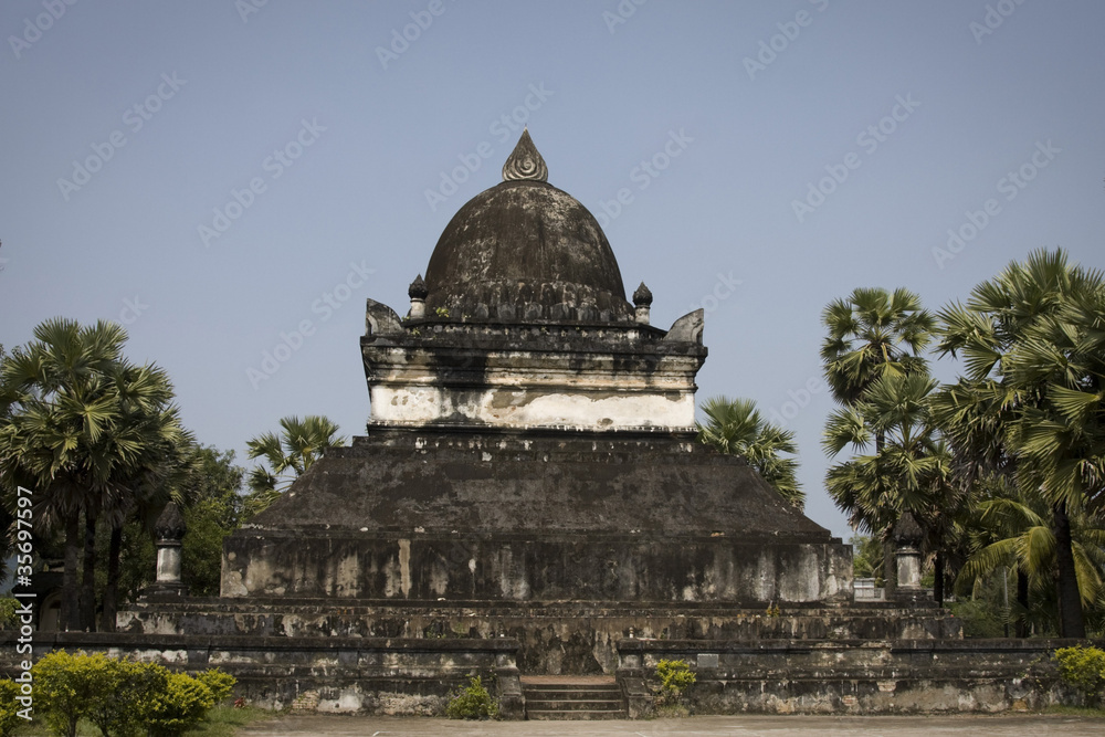 antico tempio in pietra in laos