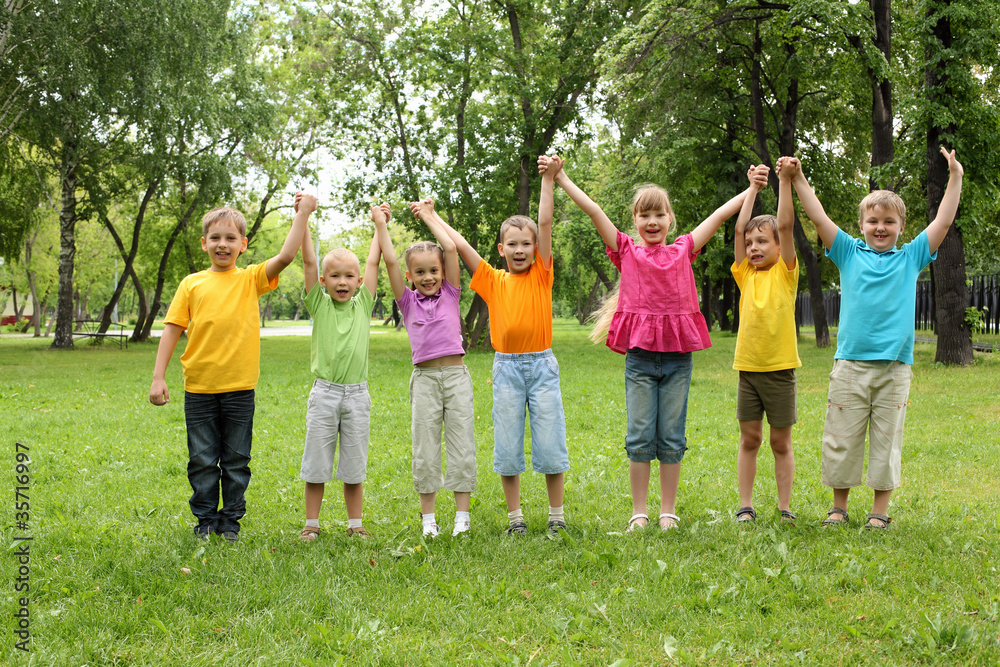 Obraz premium Group of children in the park