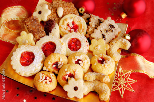 Weihnachtsteller in rot-gold - Christmas Cookies photo