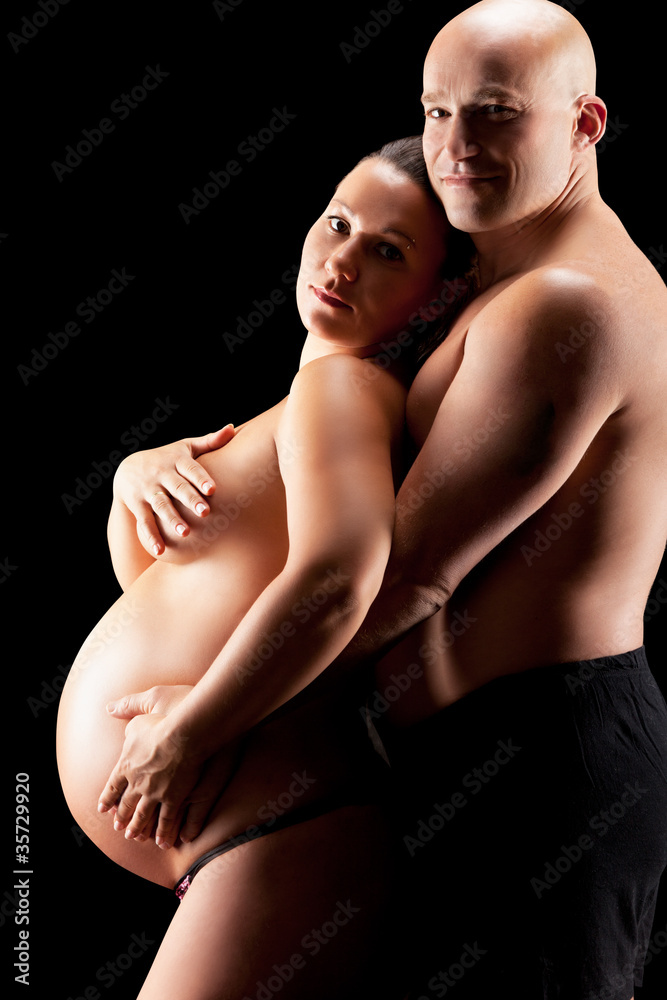 naked pregnant woman with her husband