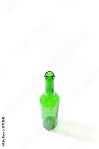 Zielona butelka po winie cała widok od góry