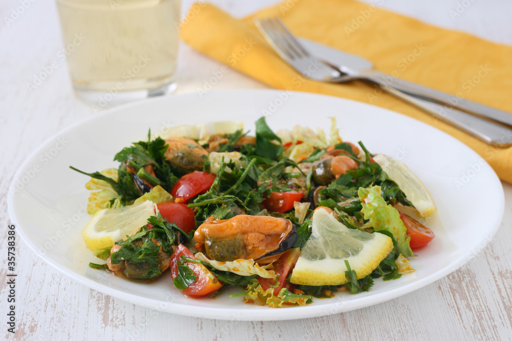 salad with mussels