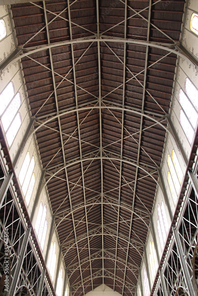 Plafond de l'église Notre-Dame-du-Travail à Paris