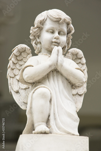 Angel statue photo