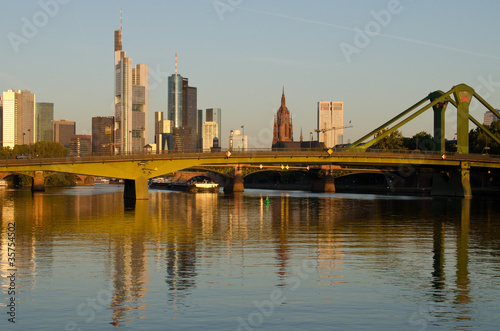 Skyline Frankfurt im Sonnenaufgang