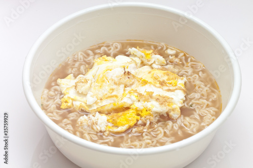 Instant noodles with fried egg